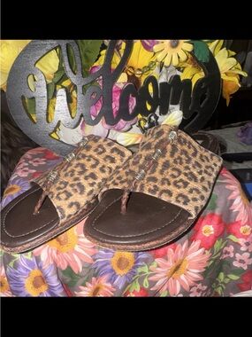 Brighton Women’s Animal Print Brown Thong Slide Sandals Beaded Slip On sz 9m